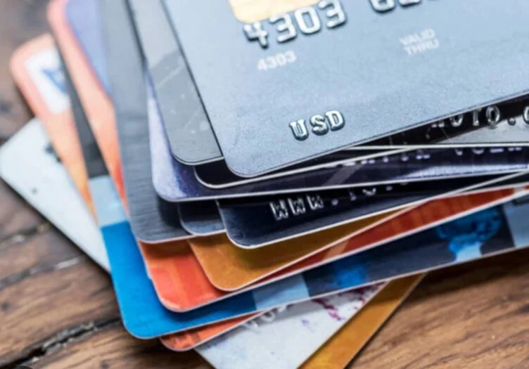 Изображение 1 для 9 из 10 тенге, которые тратятся с казахстанских карт за границей, уходят через «безнал»