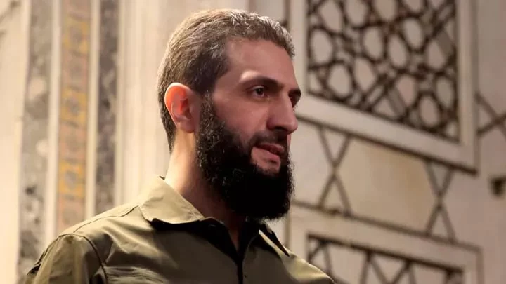 В Сирии назначили временного президента, распустили армию и отменили Конституцию - изображение 1