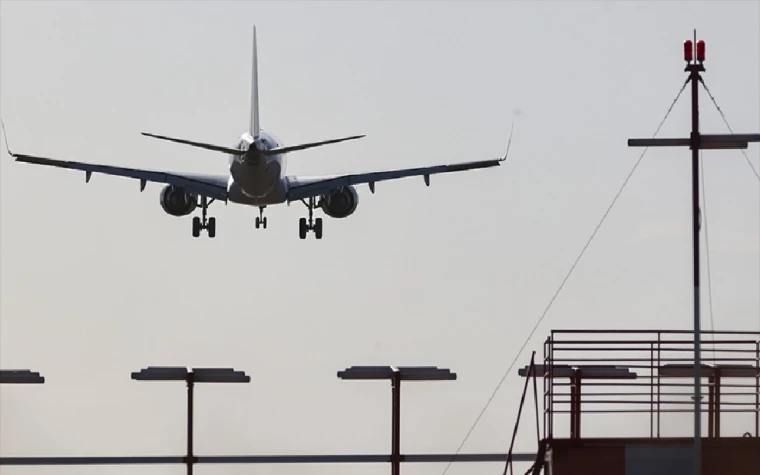 Подавший сигнал бедствия над Каспием Boeing приземлился в Астрахани - изображение 1