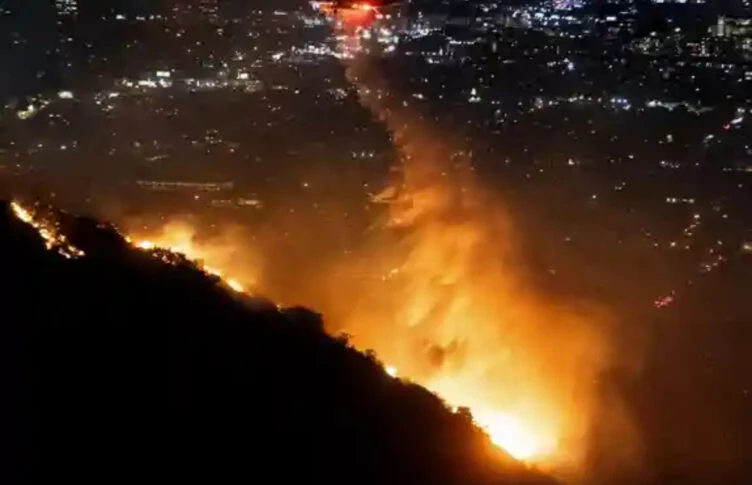 Пожары в районе Лос-Анджелеса: погибли не менее пяти человек - изображение 1