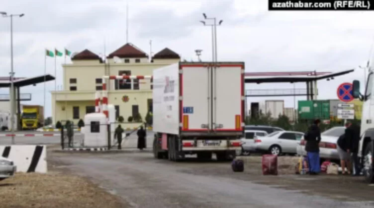 Изображение 1 для Туркменистан ограничил пассажиропоток на границе с Казахстаном из-за распространения «похожей на COVID инфекции»