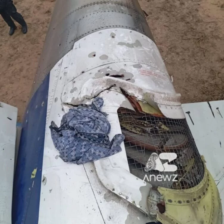 Азербайджанское издание AnewZ опубликовало эксклюзивные фотографии рухнувшего близ Актау самолета AZAL - изображение 1