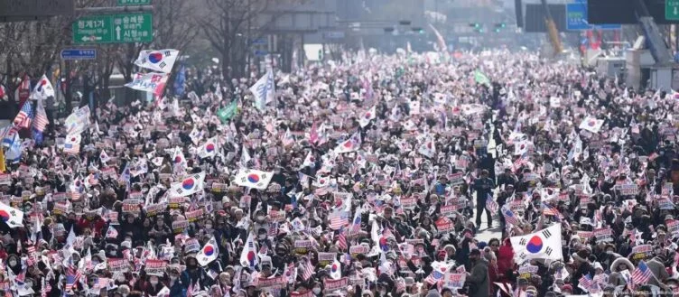 Протесты и погромы в Южной Корее: полиция будет добиваться ордера на арест 66 человек - изображение 1