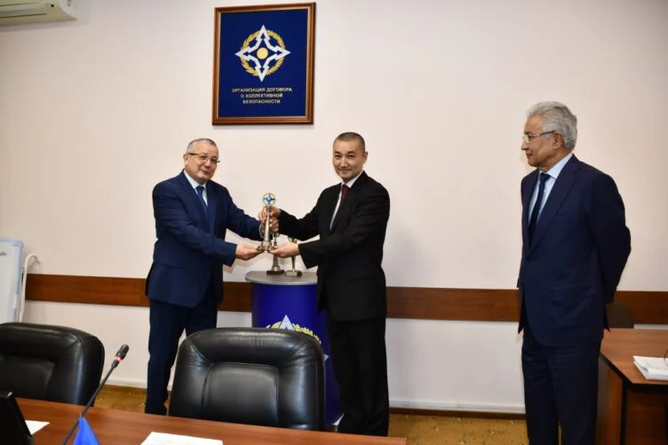 Лишить Горбачева Нобелевской премии призывает общественность Азербайджана - изображение 1