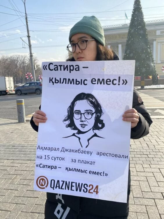 Активистка движения за политические реформы «Оян, Казахстан» Акмарал Джакибаева  вышла на одиночный пикет в поддержку Темирлана Енсебека - изображение 1