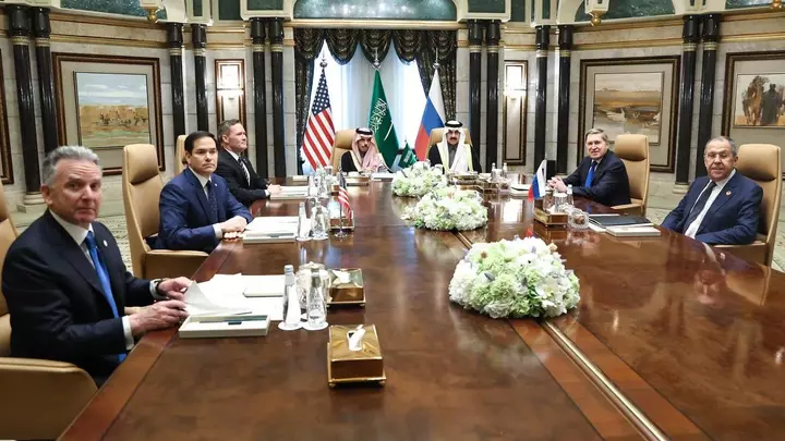 Делегации России и США начали переговоры в Саудовской Аравии - изображение 1