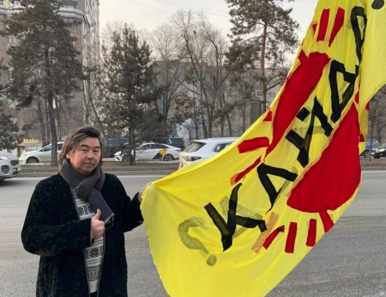 Художника Асхата Ахмедьярова задержали после перформанса в Алматы - изображение 1