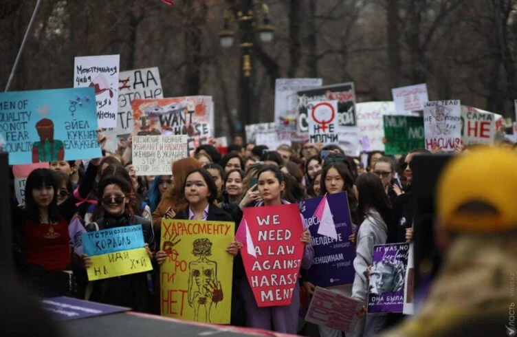 Минтруда обещает закончить работу над поправками по введению ответственности за харрасмент в 2025 году - изображение 1