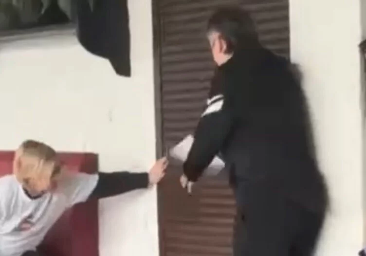 Полиция утверждает, что активистки «Феминиты» сами себе выламывали дверь  - изображение 1