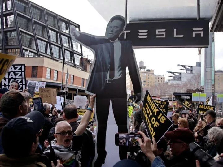 В США пройдет более 200 акций протеста против Илона Маска у зданий Tesla - изображение 1