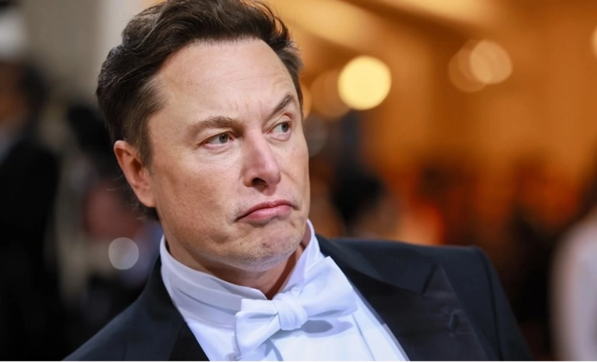 Хейтеры Маска разгромили салон Tesla в Нью-Йорке - изображение 1