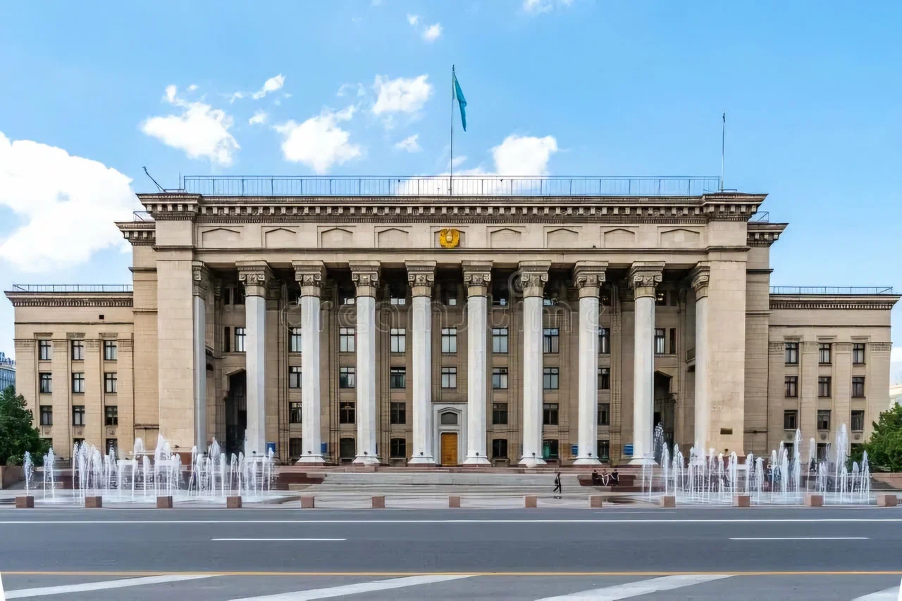 «И Айгульке, и Наташке»: Казахстан увеличил импорт цветов в полтора раза - изображение 1