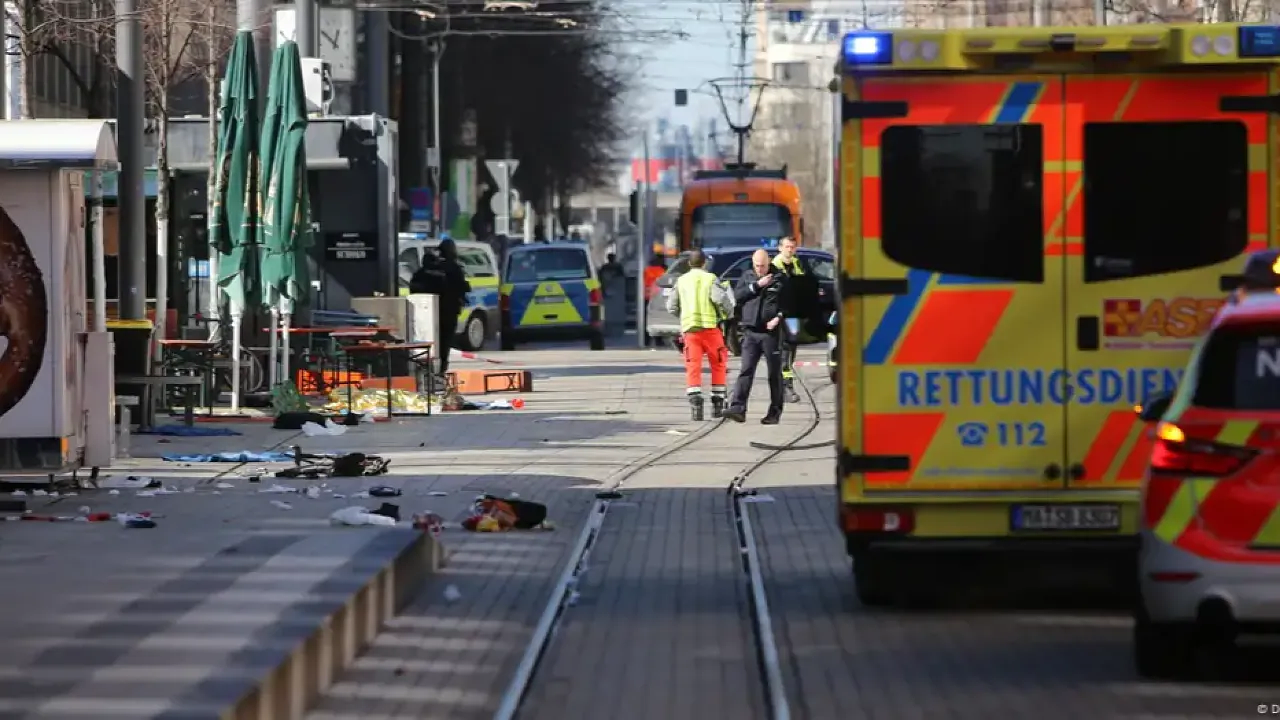 В немецком Мангейме автомобиль врезался в толпу - изображение 1