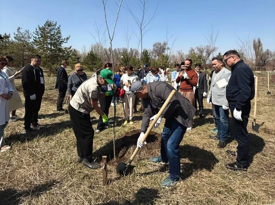 Изображение 1 для В Алматы появилась новая аллея в поддержку международной акции День Земли