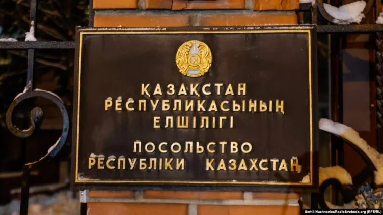 Изображение 1 для Казахстанские дипломаты в Украине встретились с представителями штаба по вопросам обращения с пленными