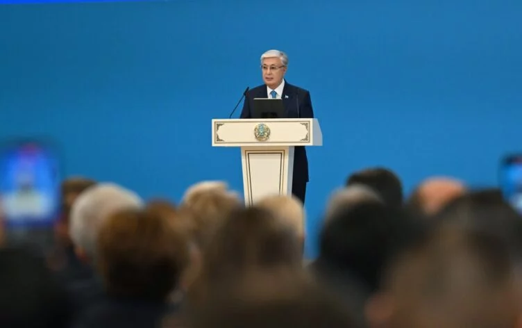 Изображение 1 для Никто не имеет права навязывать людям, на каком языке им говорить - Токаев