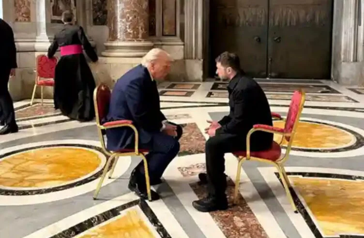 Изображение 1 для Трамп и Зеленский кратко побеседовали в Риме