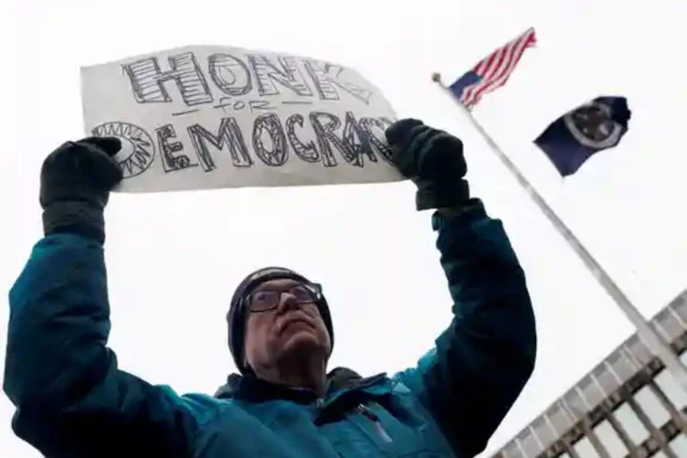 Трамп усиливает контроль над чиновниками - изображение 1