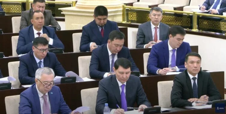 Журналистов не пустили на обсуждение новой модели финансирования экономики в сенате - изображение 1