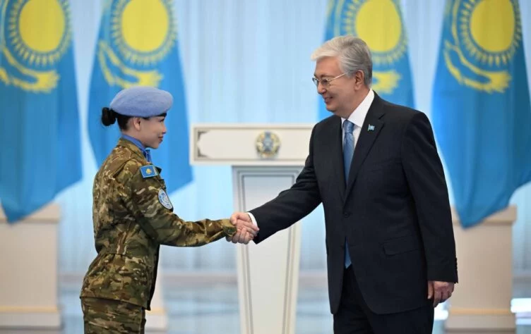 Изображение 1 для Глава государства провел встречу с военнослужащими Национального миротворческого контингента