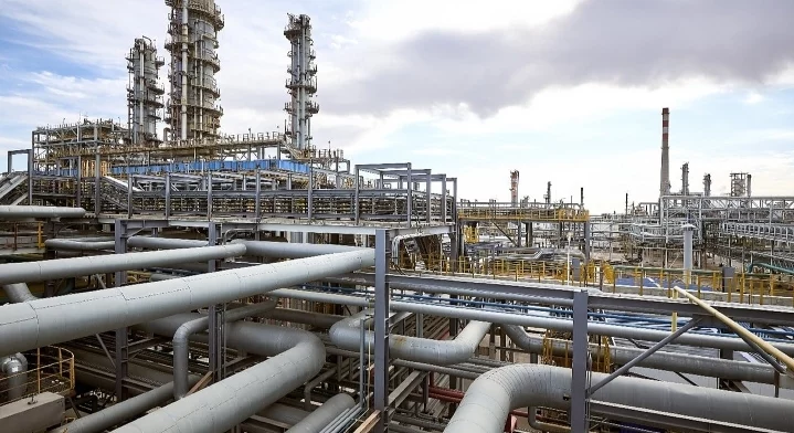 Изображение 1 для Экологи проверяют воздух вокруг АНПЗ в Атырау