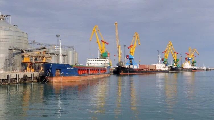 В порту Актау вынуждены недогружать танкеры из-за обмеления Каспия - изображение 1