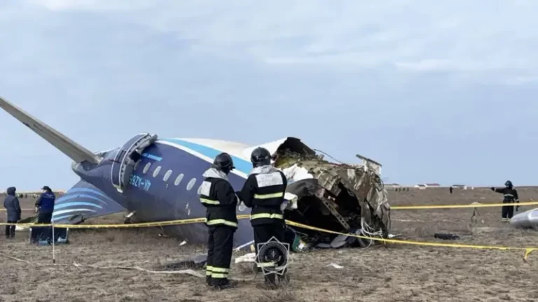 Крушение рейса AZAL в Актау: на каком этапе находится расследование, рассказал министр - изображение 1