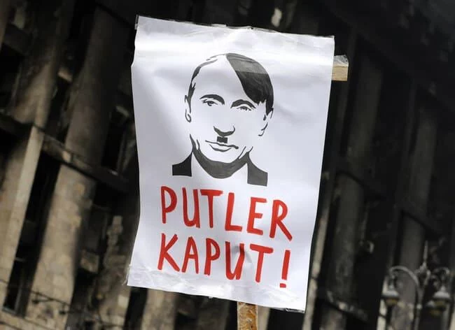 Суд в России запретил мемы, сравнивающие Путина с Гитлером - изображение 1