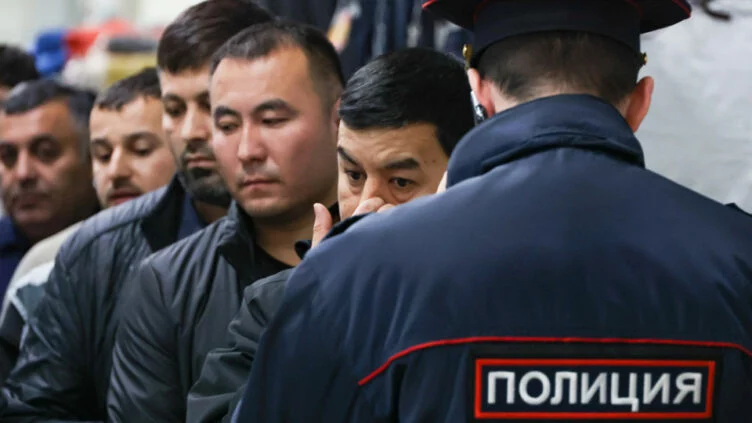 Изображение 1 для 70% россиян требуют ограничить приток мигрантов