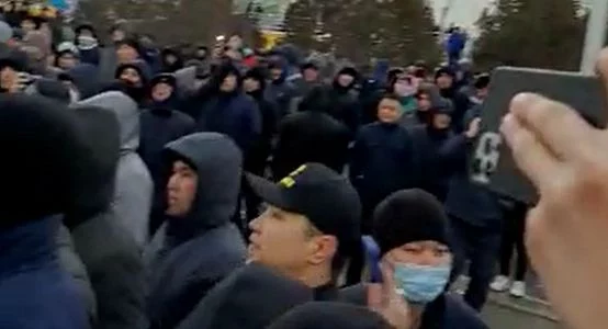 Изображение 1 для Протесты из-за повышения цен на газ прошли по всему Казахстану