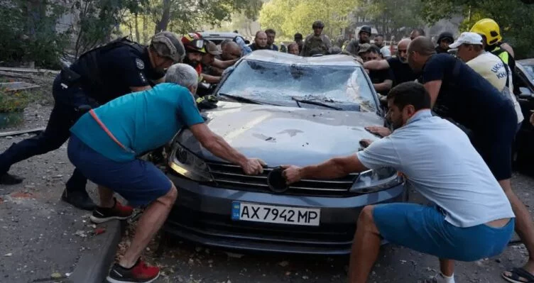В Харькове при ударе по многоэтажке 1 погибший, более 40 пострадавших - изображение 1