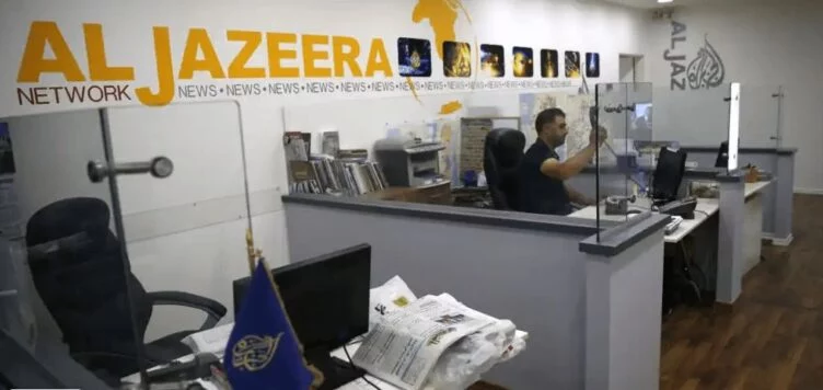 Израильская армия закрыла офис новостной сети «Аль-Джазира» в Рамалле - изображение 1