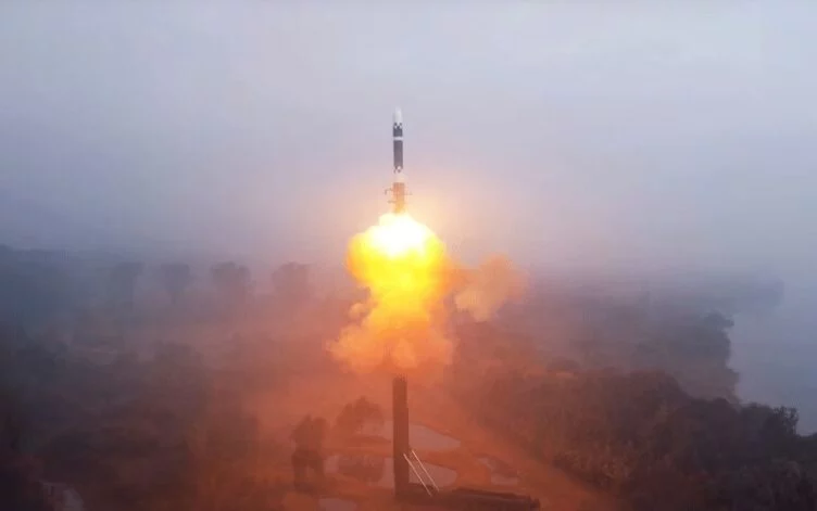 Северная Корея запустила несколько баллистических ракет в сторону Японии - изображение 1