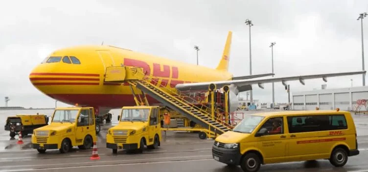 Грузовой самолёт DHL упал на жилой дом у аэропорта Вильнюса - изображение 1