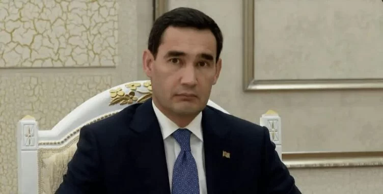 Президент Туркменистана наградил свою сестру медалью Arkadag, учрежденной в честь отца - изображение 1