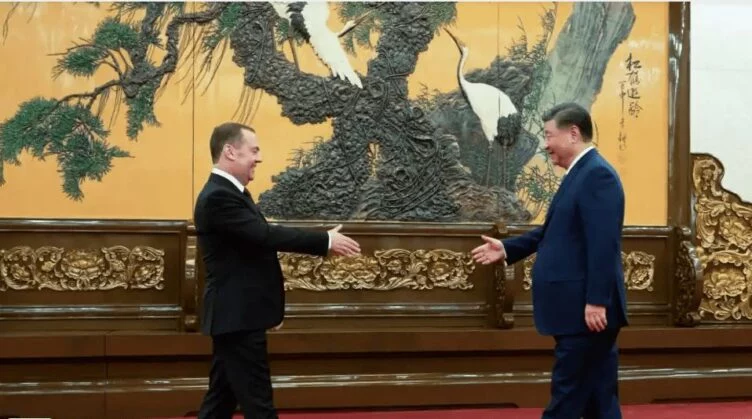 Медведев в Пекине передал Си Цзиньпину «личное послание» Путина - изображение 1