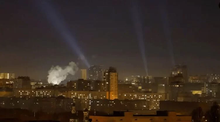 ВСУ отчитались о более 50 сбитых российских дронах за ночь - изображение 1