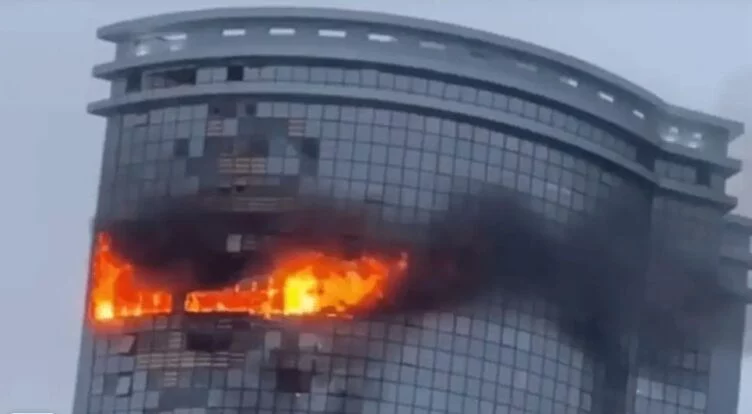 В жилые дома в Казани влетели беспилотники - изображение 1