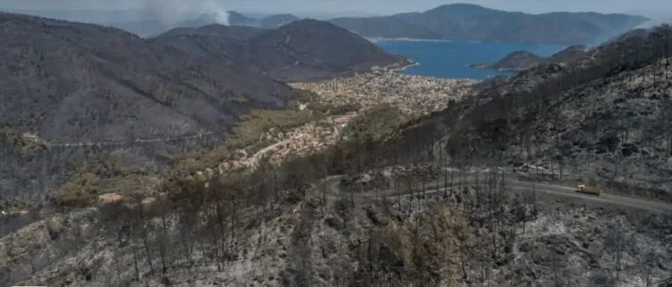 В Турции вертолёт врезался в здание больницы, погибли 4 человека - изображение 1