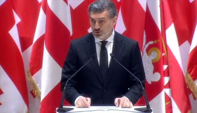 В Тбилиси прошла инаугурация нового президента Михаила Кавелашвили - изображение 1