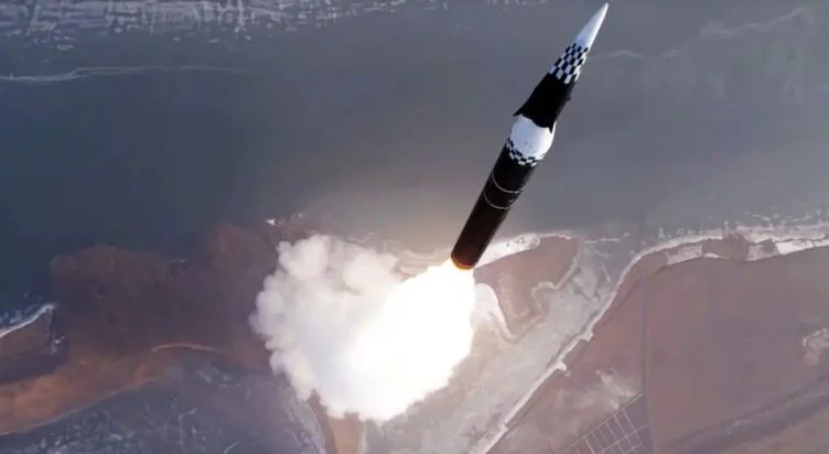 Cеверная Корея объявила об испытании новейшей гиперзвуковой ракеты - изображение 1