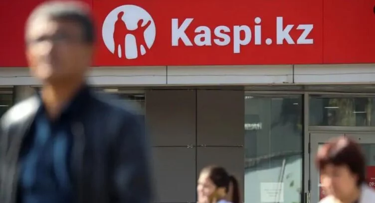 Банки Казахстана начали отказывать россиянам в открытии счетов без ВНЖ - изображение 1