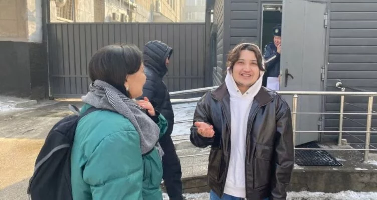 Журналист, арестованный на 15 суток за пикет в поддержку активиста Енсебека, вышел на свободу - изображение 1