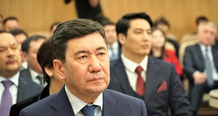 Изображение 1 для Спикер мажилиса Кошанов раскритиковал 30-летнюю суперпрезидентскую форму правления в Казахстане и похвалил «реформы» Токаева