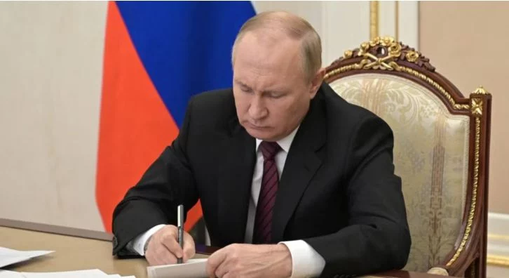 Изображение 1 для Путин подписал несколько принятых Думой репрессивных законов, в том числе о «дискредитации» армии