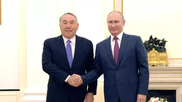 Айдос Укибай прокомментировал визит Нурсултана Назарбаева в Москву - изображение 1