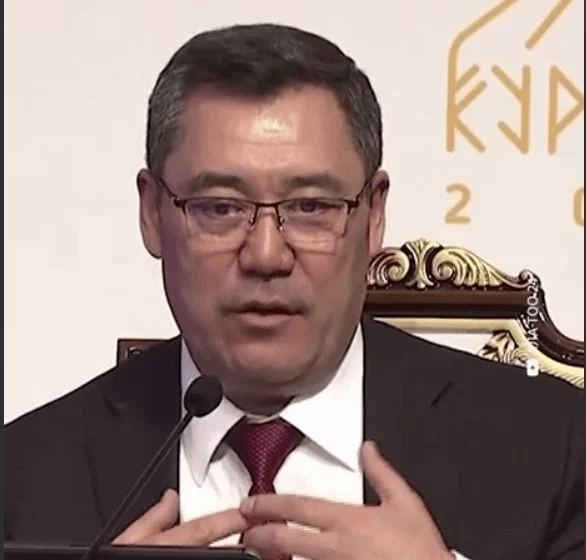 Президент Кыргызстана заявил, что идея с изменением флага принадлежит ему - изображение 1