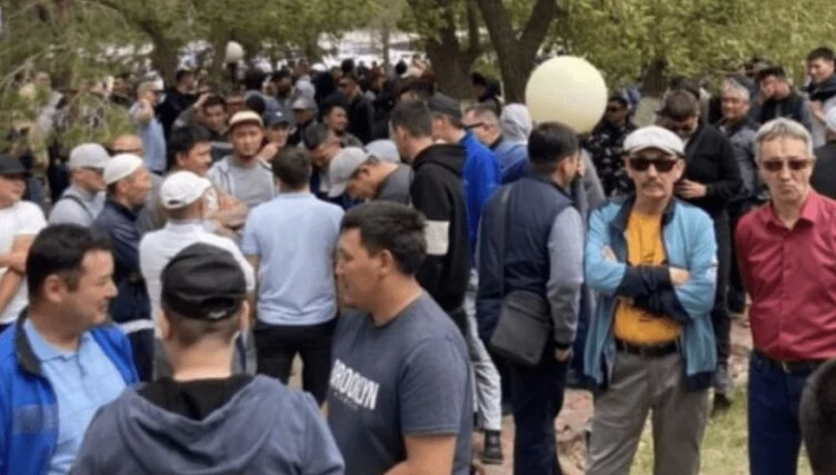 Изображение 1 для В Улытауской области более сотни шахтеров «Казахмыса» вышли на забастовку