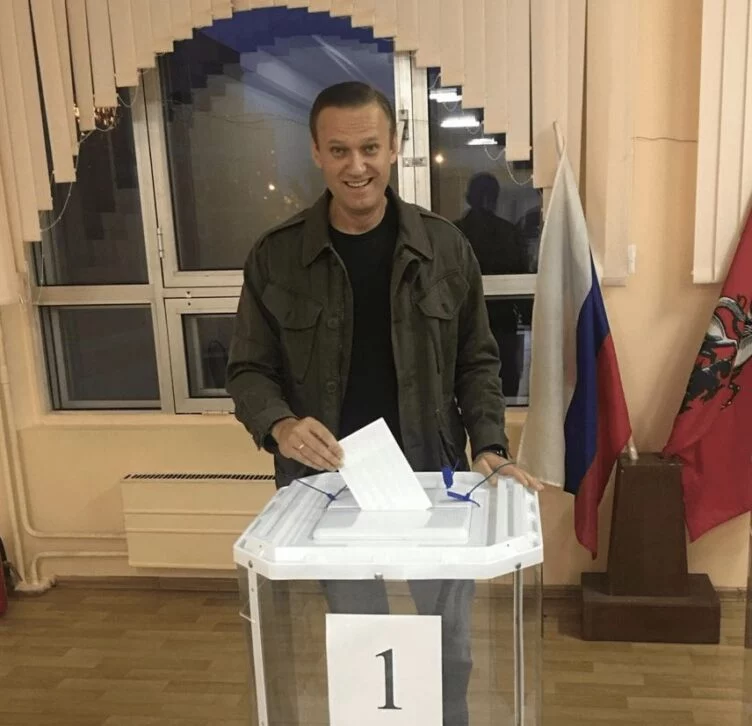 Изображение 1 для Навальный поддержал акцию «Полдень против Путина»