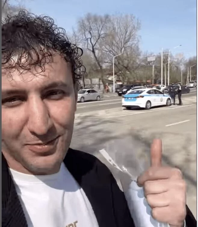 Общественного деятеля Ислама Угушева оштрафовали за предположение, что Бишимбаев использовал в суде телефон - изображение 1